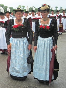 Trachtlerinnen im Schalk
